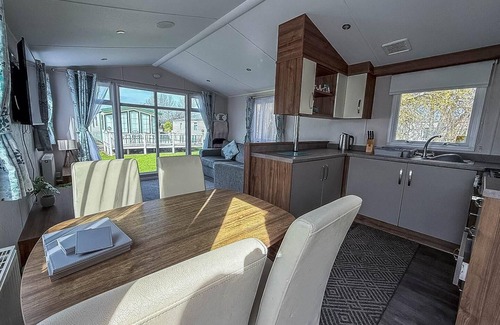 Skegness House | Great caravan with decking Southview Holiday Park in Skegness ref 33002V