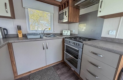 Skegness House | Great caravan with decking Southview Holiday Park in Skegness ref 33002V