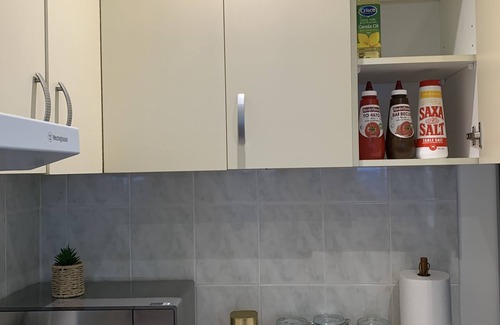 Fairfield West Apartment | Great Choice-3 Bedrooms-freeparking, sliding Gate