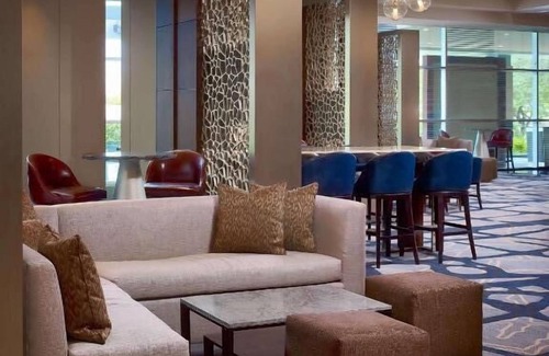 Uptown Hotel | Great Choice! With City View, Outdoor Pool, Shuttle Service, and Pet-friendly!