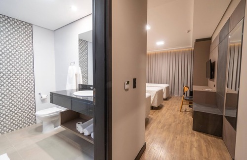 Foz do Iguacu Hotel | Great Comfort & Space | Triple Twin Room for Friends, Siblings, or Families