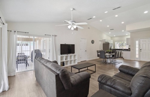 Thousand Oaks House | Great Community, amazing private pool, near Disney!