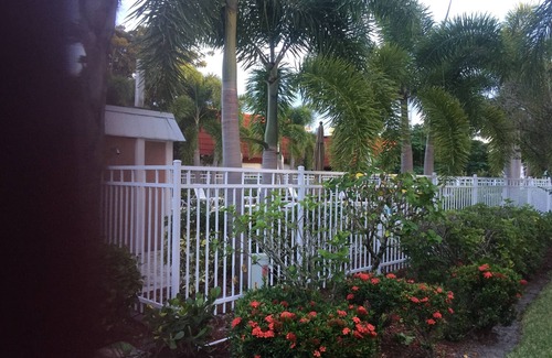 Iona House | Great Community - Iona/McGregor Corridor - Close to Beaches - Poolside Townhome