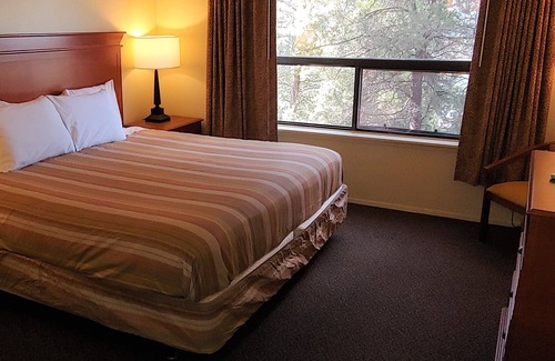 Ruidoso Condo | GREAT CONDO -3/2- ATOP CAMELOT MOUNTAIN OVERLOOKING A SCENIC MOUNTAIN PANORAMA