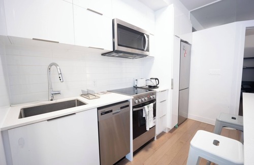 Quartier des Spectacles Apartment | Great condo for 4 guests with parking