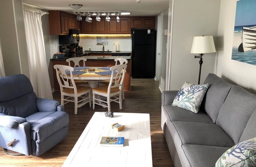 Sunnyside Condo | Great condo on the beach! Come enjoy the view!