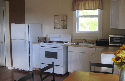 Salisbury Cottage | Great cottage to unplug and relax on the lake - Sleeps 6