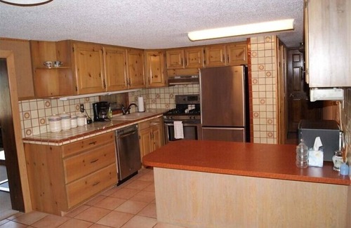 Hutchinson House | Great Country Setting Just Outside the City Limits on 12 Acres.