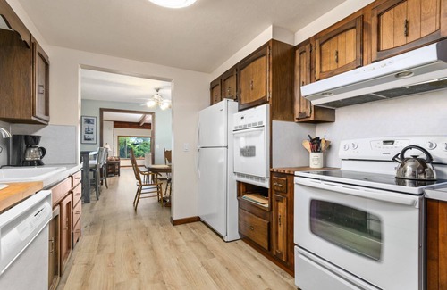 Garibaldi House | Great Deals on Summer Stays!