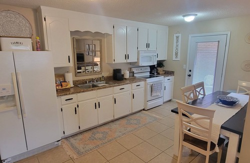 Dothan House | Great Dothan location near shopping and airport