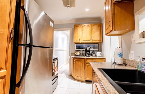 Dixon Park Condo | Great Downtown Condo With Pool!