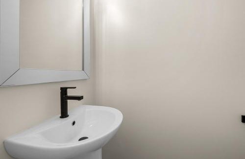 Columbia Heights Apartment | Great Duplex APT NEW 2BR