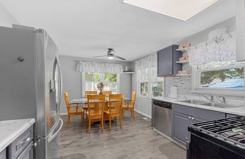 Belleville House | Great Escape 4 bedroom house 2 King Bed in Belleville with WiFi fitness room