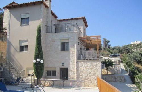 Maroulas Villa | Great Escape villas suitability for family's - very clean friendly to all . .