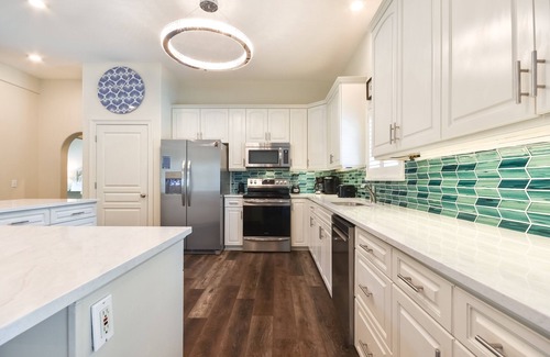 Tang-O-Mar House | Great fall deals on remodeled home w/private pool & beach volleyball court!