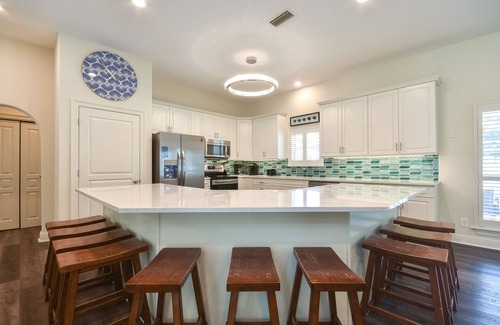 Tang-O-Mar House | Great fall deals on remodeled home w/private pool & beach volleyball court!