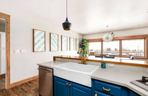 Great Falls House | Great Falls Luxe Haven: 4BR, Gym, Office & Hot Tub