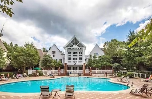 Lackey Cottage | GREAT FAMILY FUN! SOMETHING FOR ALL! SUN-SURF! NEAR HISTORICAL WILLIAMSBURG!