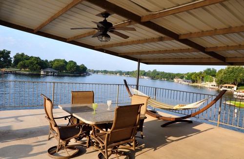 Kingsland House | Great Family Fun with lots of space for everyone!
