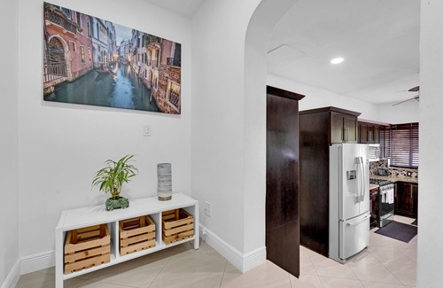 Hialeah House | Great Family home by airport with large pooL/yard