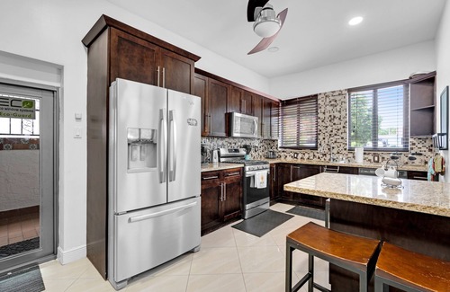 Hialeah House | Great Family home by airport with large pooL/yard