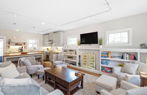 Harbert House | Great Family Home, Hot Tub All Year, Gourmet Kitchen