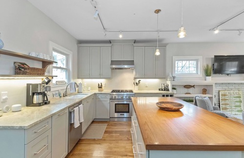 Harbert House | Great Family Home, Hot Tub All Year, Gourmet Kitchen