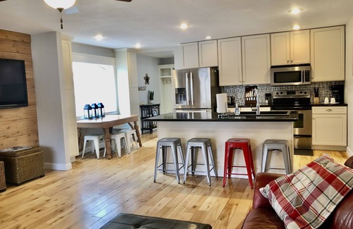 Osage Beach House | Great family retreat! Lakefront, 4bed/2Ba, quiet cove & private dock
