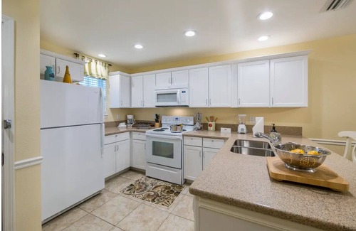 Flint Apartment | Great family vacation-Acqua park 2BD/2BA - kitchen