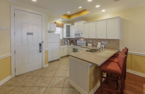 Flint Apartment | Great family vacation-Acqua park 2BD/2BA - kitchen