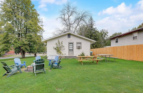Markesan Cabin | Great Fishing! Lake Access. Arcades, Bikes,Firepit