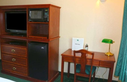 Kelso House | Great For a Quiet Trip! Pet-Friendly Unit in GuestHouse Kelso Longview! Parking!