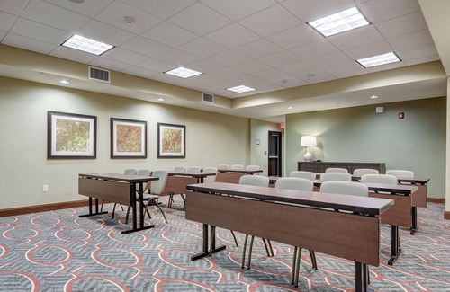 Maryland Heights Apartment | Great for Business Travelers! Studio Suite Near Edward Jones! Shared Pool + Free Breakfast!