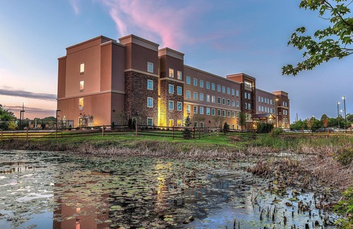 Farragut Apartment | Great for Business Travelers! Studio Suite in Knoxville | Shared Outdoor Pool + BBQ Area