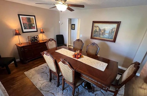 Chinatown House | Great for Corporate & Families - 10 Minutes to Strip