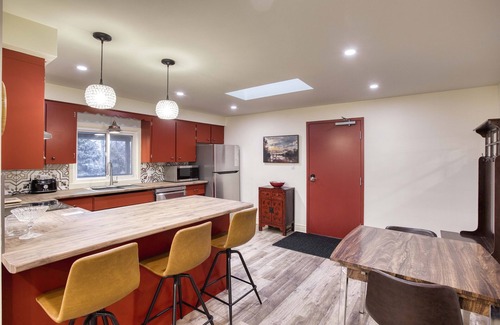 Lincoln Apartment | Great for Couples or Family in Niagara Wine Country