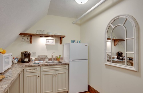 Traverse City Apartment | Great for Couples, Wine Tasting & Beaches -Northern Mitten Suites #2