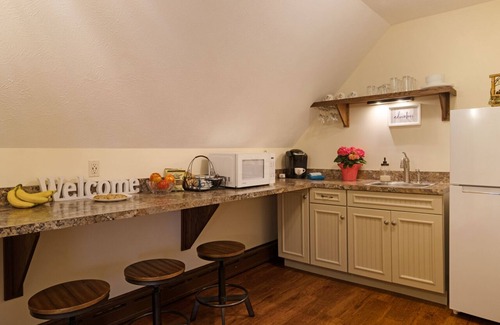 Traverse City Apartment | Great for Couples, Wine Tasting & Beaches -Northern Mitten Suites #2