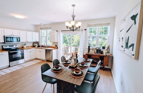 Bear House | Great for families or working professionals, 30+ day stays welcome, FAST wifi