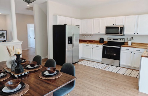 Bear House | Great for families or working professionals, 30+ day stays welcome, FAST wifi