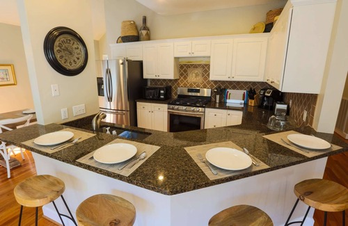 Sunset Point House | Great for Families: Huge Kids Room & Dog Friendly! 7 Min Walk to Beach! Quick Access to Downtown!