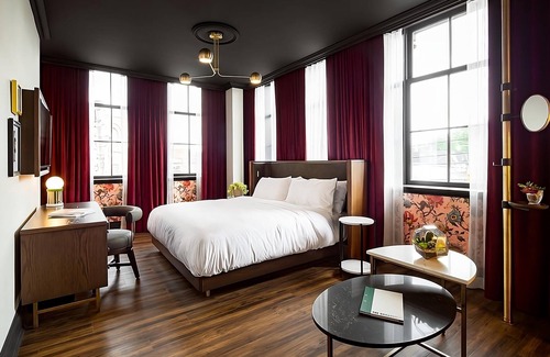 Riverside Hotel | Great for Group Travel! 2 Great Units, Coffeehouse, Near The Opera House