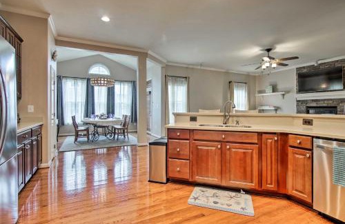 The Commons House | Great for Groups Bayside Resort Home with Patio