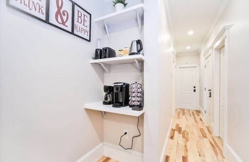 Dorchester House | Great for large group mins from DowntownBostonFenway Convention Grill Free Prkg