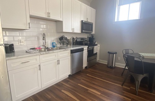 Lafayette Square Condo | GREAT FOR LARGE GROUPS 5 Bd Condo Close to Downtown Lafayette Square