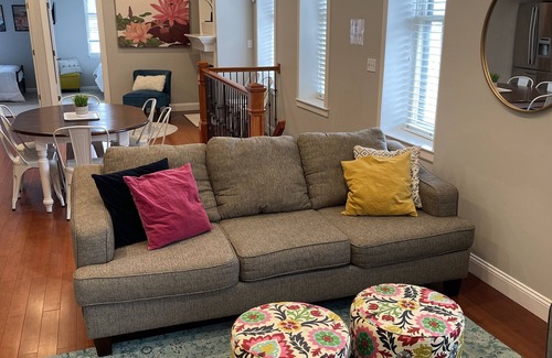 Lafayette Square Condo | GREAT FOR LARGE GROUPS 5 Bd Condo Close to Downtown Lafayette Square