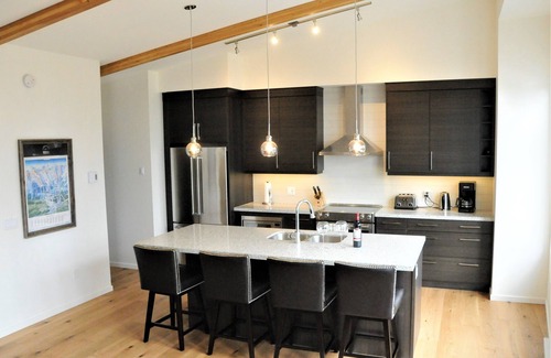 Golden House | Great for large or multiple families. 2 minute walk to ski in/out trail.