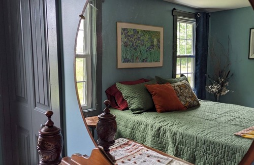 Mills River House | Great for larger groups and central to hiking or the city life.