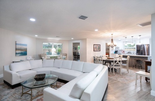 Tarpon Springs House | Great for long stays, work at home, beach or pool. Plenty for the kids to do!