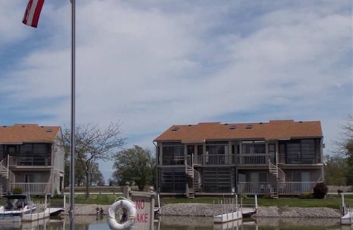 Oak Harbor Condo | Great for Vacationers Bird Watchers Davis Bessie Fishing-Charters on Site